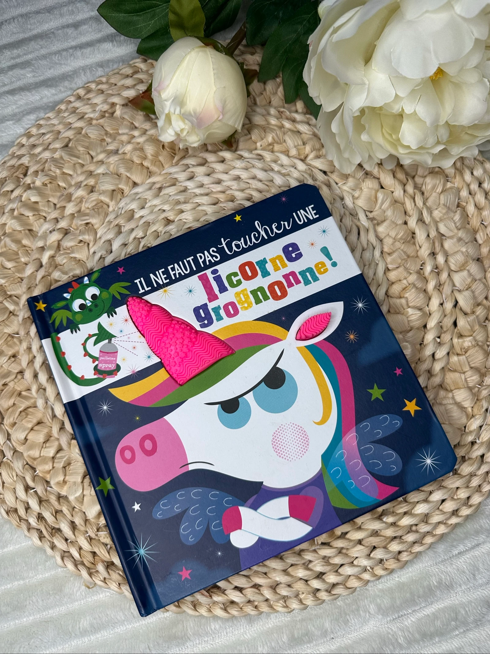 Livre à toucher en carton Il ne faut jamais toucher une licorne grognonne 